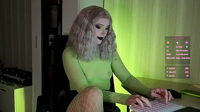 Snapshot of violet-siren-x chatting on November 2025 09:26:02 PM violet-siren-x online show from November 2025 09:26:02 PM