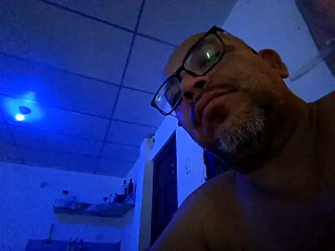 ANTHONYHOTT69 online show from April 2026 10:07:01 PM