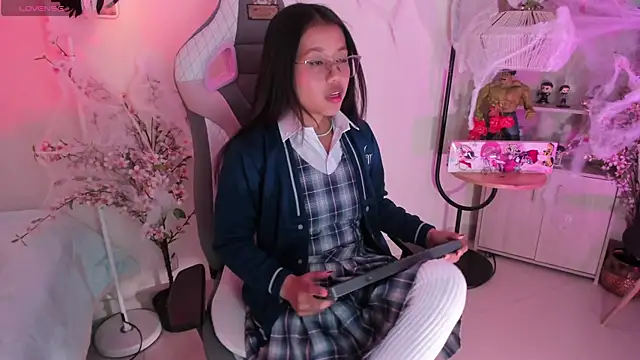 Snapshot of Zoe_Skyler chatting on October 2025 05:14:02 PM Zoe Skyler online show from October 2025 05:14:02 PM