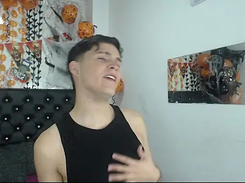 Aaron Foxxx online show from October 2025 09:59:01 PM