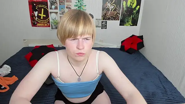 Cattie w  online show from May 2026 01:03:01 AM