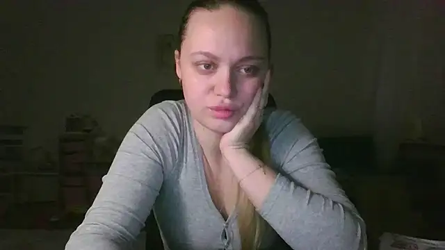 Snapshot of Cynoraye chatting on March 2026 01:40:02 AM Cynoraye online show from March 2026 01:40:02 AM