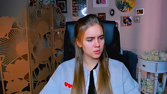 JuneWoods online show from October 2025 06:36:01 AM