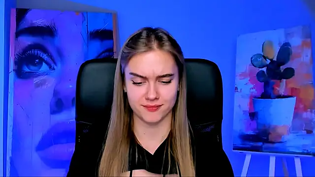 JuneWoods online show from November 2025 12:38:01 PM