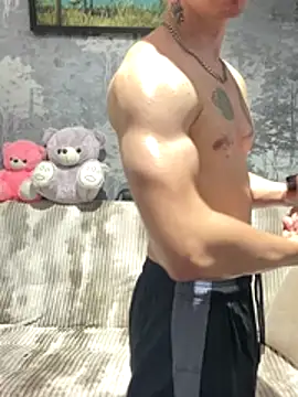 Snapshot of KirilStella chatting on October 2025 12:41:02 PM KirilStella online show from October 2025 12:41:02 PM