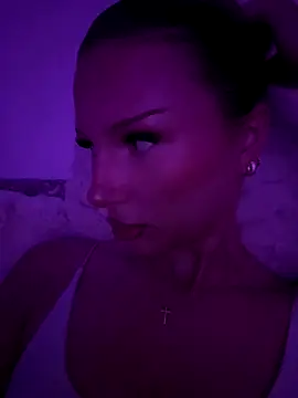 Snapshot of blondeeee chatting on January 2026 06:21:02 PM blondeeee online show from January 2026 06:21:02 PM