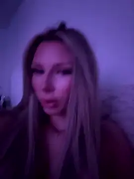 Snapshot of blondeeee chatting on January 2026 04:45:01 PM blondeeee online show from January 2026 04:45:01 PM