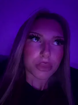 Snapshot of blondeeee chatting on January 2026 03:49:02 PM blondeeee online show from January 2026 03:49:02 PM