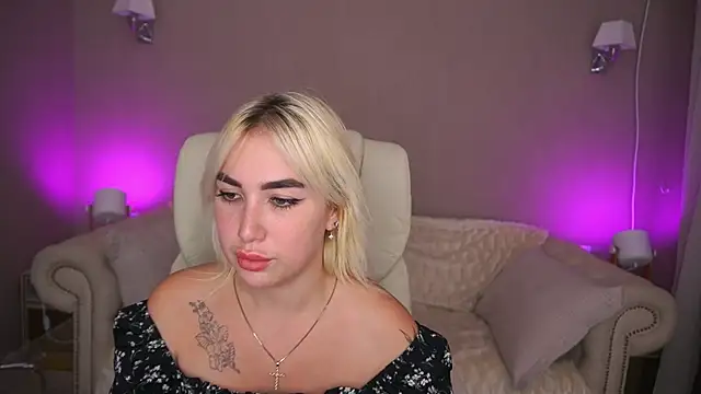 MariellaVi online show from October 2025 02:12:02 PM