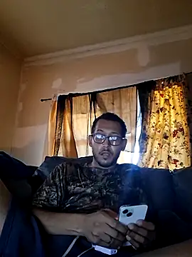 Snapshot of ThrowedWorldWide chatting on November 2025 01:50:01 PM ThrowedWorldWide online show from November 2025 01:50:01 PM