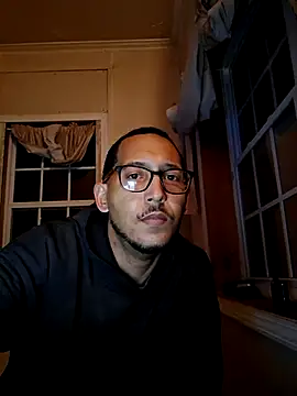 Snapshot of ThrowedWorldWide chatting on November 2025 11:37:01 PM ThrowedWorldWide online show from November 2025 11:37:01 PM