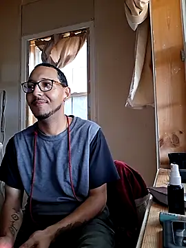 Snapshot of ThrowedWorldWide chatting on November 2025 02:06:02 PM ThrowedWorldWide online show from November 2025 02:06:02 PM