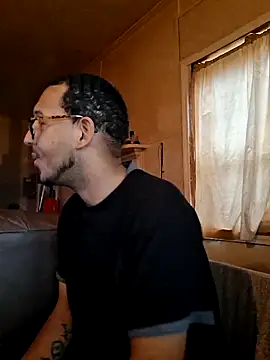 Snapshot of ThrowedWorldWide chatting on December 2025 01:05:02 PM ThrowedWorldWide online show from December 2025 01:05:02 PM