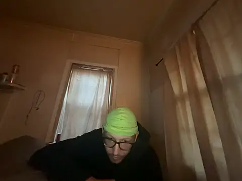 Snapshot of ThrowedWorldWide chatting on December 2025 12:32:01 PM ThrowedWorldWide online show from December 2025 12:32:01 PM