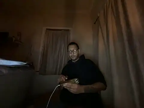 Snapshot of ThrowedWorldWide chatting on December 2025 02:29:01 AM ThrowedWorldWide online show from December 2025 02:29:01 AM