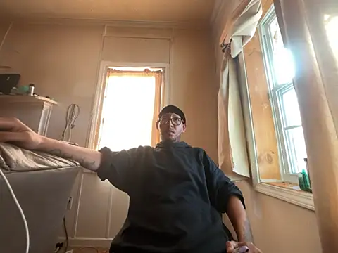 Snapshot of ThrowedWorldWide chatting on December 2025 04:03:01 PM ThrowedWorldWide online show from December 2025 04:03:01 PM