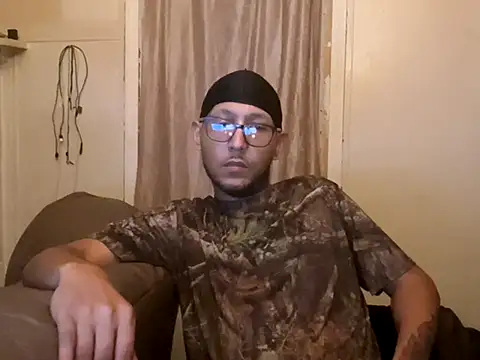 Snapshot of ThrowedWorldWide chatting on December 2025 04:42:02 AM ThrowedWorldWide online show from December 2025 04:42:02 AM