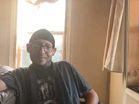 Snapshot of ThrowedWorldWide chatting on December 2025 04:48:01 PM ThrowedWorldWide online show from December 2025 04:48:01 PM