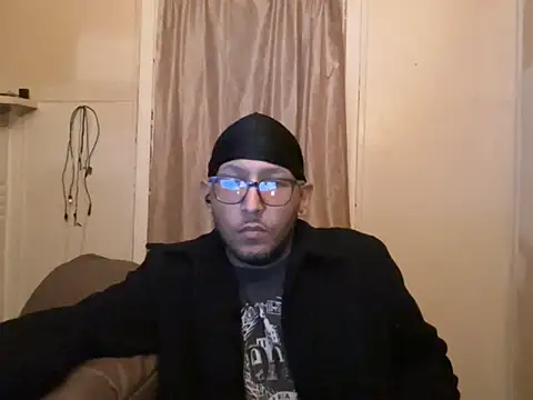 Snapshot of ThrowedWorldWide chatting on December 2025 04:54:01 AM ThrowedWorldWide online show from December 2025 04:54:01 AM