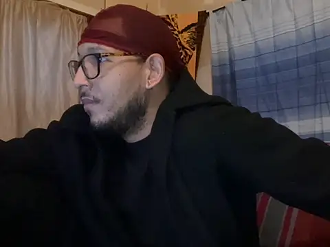 Snapshot of ThrowedWorldWide chatting on January 2026 12:44:02 PM ThrowedWorldWide online show from January 2026 12:44:02 PM