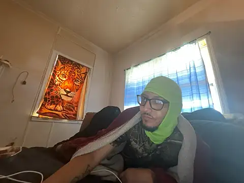 Snapshot of ThrowedWorldWide chatting on January 2026 06:34:01 PM ThrowedWorldWide online show from January 2026 06:34:01 PM