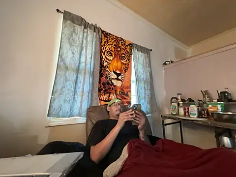 Snapshot of ThrowedWorldWide chatting on March 2026 02:12:01 PM ThrowedWorldWide online show from March 2026 02:12:01 PM