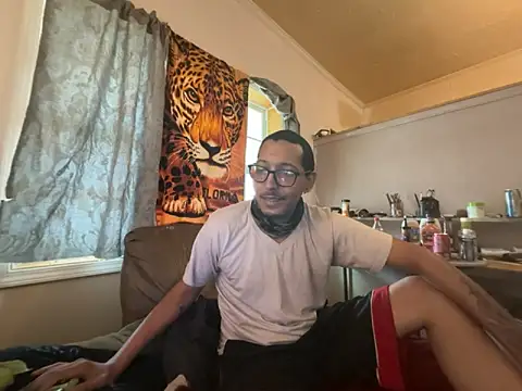 Snapshot of ThrowedWorldWide chatting on March 2026 03:40:01 PM ThrowedWorldWide online show from March 2026 03:40:01 PM