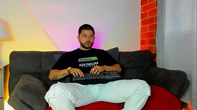 TomSloam online show from October 2025 07:56:02 PM