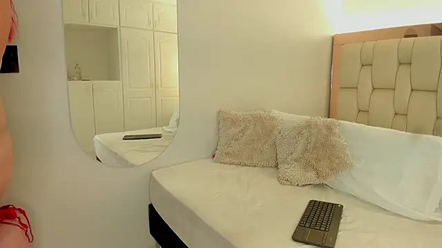 Rossehudsson online show from October 2025 02:05:02 PM