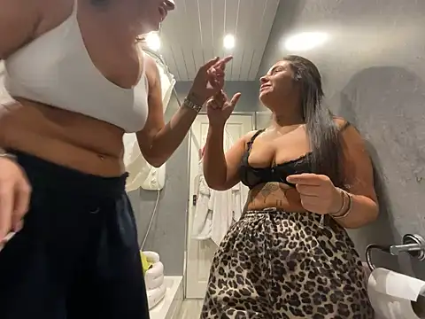 Snapshot of Playfulvixen25 chatting on February 2026 12:33:02 AM Playfulvixen25 online show from February 2026 12:33:02 AM