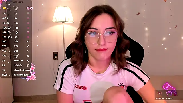 Snapshot of AmyVilvet_ chatting on November 2025 06:14:01 PM AmyVilvet online show from November 2025 06:14:01 PM