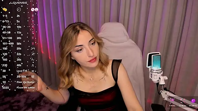 Snapshot of AmyVilvet_ chatting on February 2026 11:12:01 PM AmyVilvet online show from February 2026 11:12:01 PM