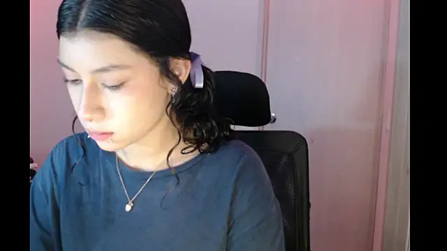 Ivonnybonn online show from November 2025 10:30:01 PM