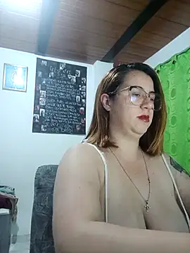 Snapshot of Venenodulce chatting on October 2025 03:17:01 AM Venenodulce online show from October 2025 03:17:01 AM