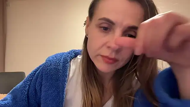 AnnieLove7722 online show from October 2025 10:11:01 PM