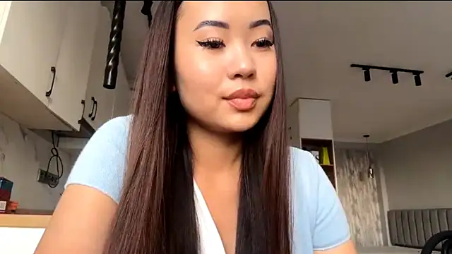 Snapshot of Ur_neighbor_Kira chatting on October 2025 11:10:01 AM Ur neighbor Kira online show from October 2025 11:10:01 AM