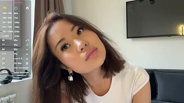 Ur neighbor Kira online show from May 2026 01:05:01 PM