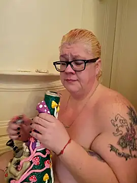 Snapshot of violentviolet68 chatting on December 2025 06:48:02 PM violentviolet68 online show from December 2025 06:48:02 PM