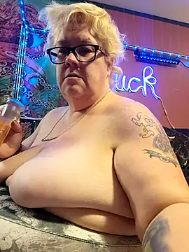 Snapshot of violentviolet68 chatting on December 2025 05:31:01 PM violentviolet68 online show from December 2025 05:31:01 PM