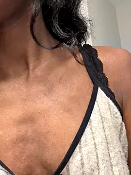 Snapshot of yunniq chatting on October 2025 11:05:01 PM yunniq online show from October 2025 11:05:01 PM