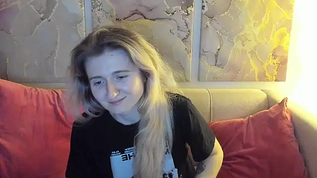 Snapshot of CamillaDreamer chatting on April 2026 05:16:02 PM CamillaDreamer online show from April 2026 05:16:02 PM