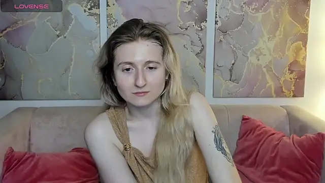 Snapshot of CamillaDreamer chatting on April 2026 05:51:02 PM CamillaDreamer online show from April 2026 05:51:02 PM
