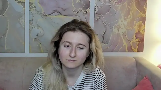 Snapshot of CamillaDreamer chatting on April 2026 08:57:02 PM CamillaDreamer online show from April 2026 08:57:02 PM