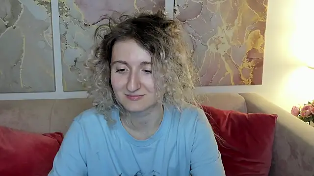 Snapshot of CamillaDreamer chatting on May 2026 04:23:01 PM CamillaDreamer online show from May 2026 04:23:01 PM