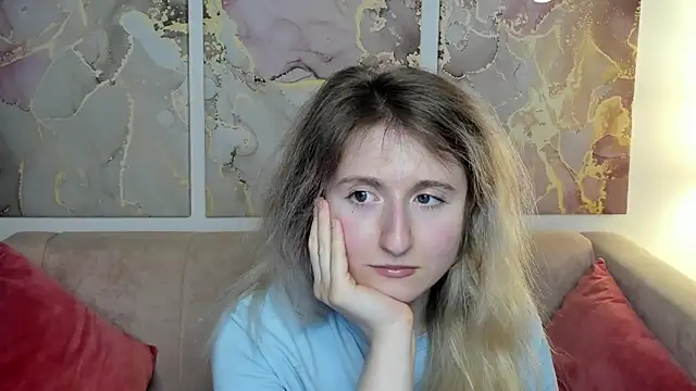 Snapshot of CamillaDreamer chatting on May 2026 04:04:02 PM CamillaDreamer online show from May 2026 04:04:02 PM