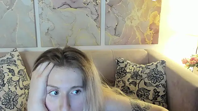 Snapshot of CamillaDreamer chatting on May 2026 10:16:02 PM CamillaDreamer online show from May 2026 10:16:02 PM