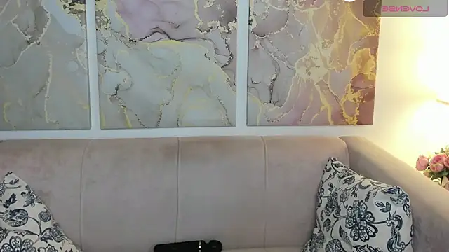 Snapshot of CamillaDreamer chatting on May 2026 11:45:02 PM CamillaDreamer online show from May 2026 11:45:02 PM