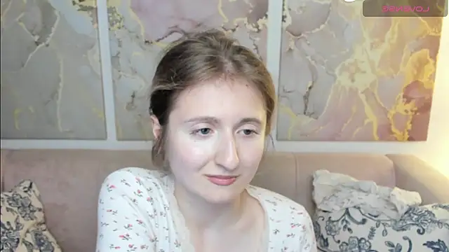Snapshot of CamillaDreamer chatting on May 2026 06:15:02 PM CamillaDreamer online show from May 2026 06:15:02 PM