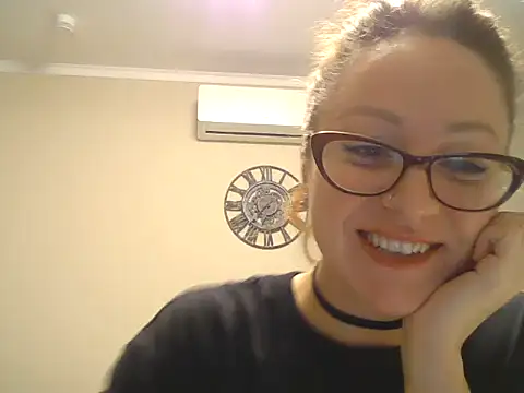 Snapshot of Sweet00Fox chatting on November 2025 05:26:01 PM Sweet00Fox online show from November 2025 05:26:01 PM