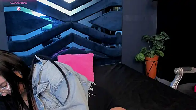 Valka Ross online show from November 2025 11:47:02 PM